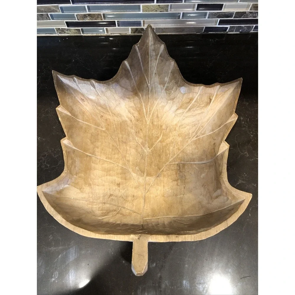 Canadian Maple Leaf Bowl Canary Wood Fait au Quebec  Boutique Le Jarret Noir 16
